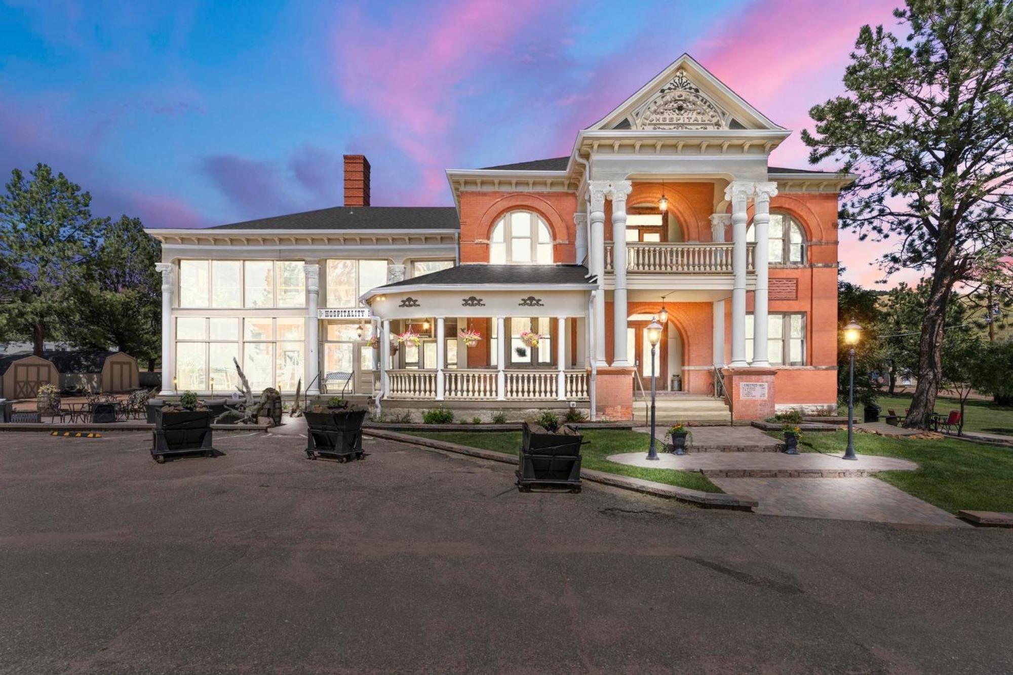 Cripple Creek Hospitality House & Travel Park Hotel Exterior photo